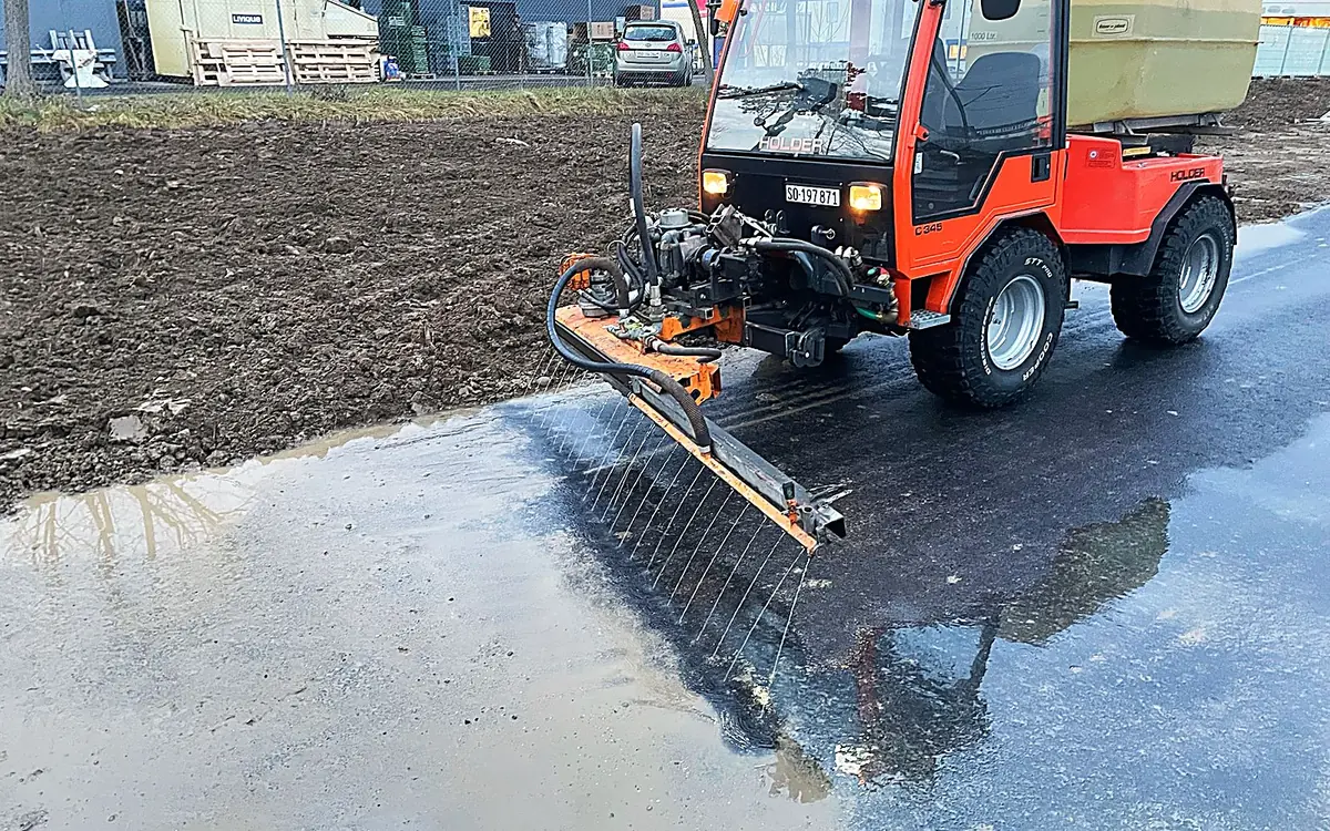 Holder C270 mit Waschbalken bei der Nassreinigung